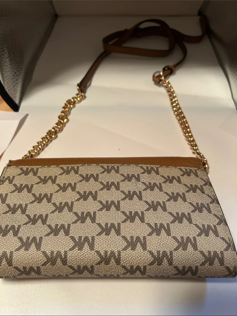 Michael Kors crossbody saffiano pebbled leather envelope flap chic modern casual